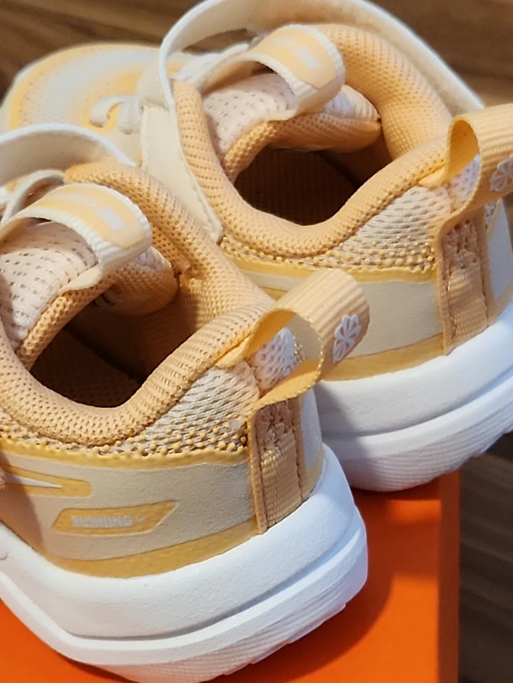 Nike Cosmic Runner 5c Kids Peach & White Velcro Sneakers New With Box [ Yellow ]